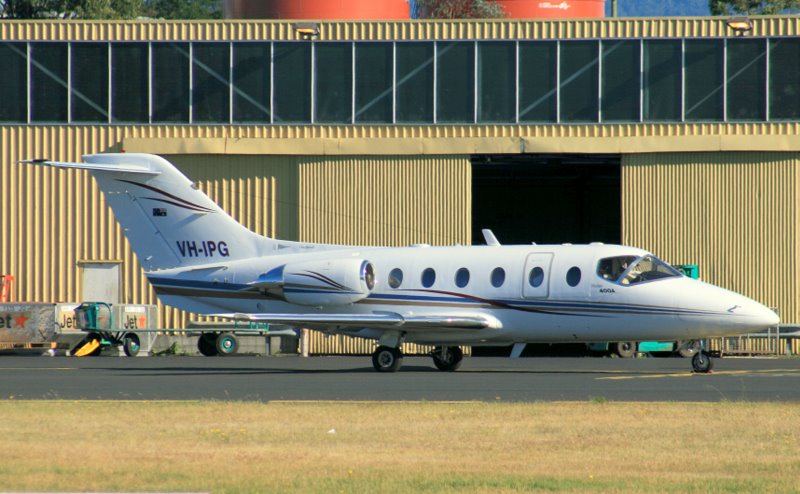 Hawker 400