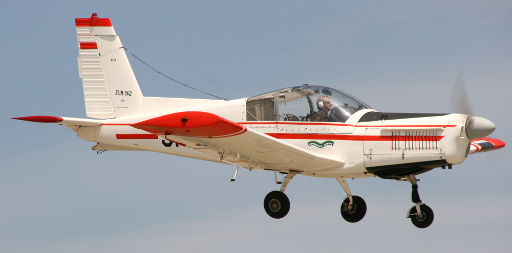 Zlín Z-142